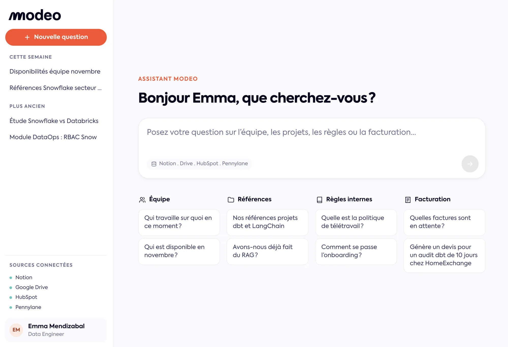 Interface de l'assistant interne Modeo connecté à Notion, Google Drive, HubSpot et Pennylane, avec des questions sur l'équipe, les références, les règles internes et la facturation